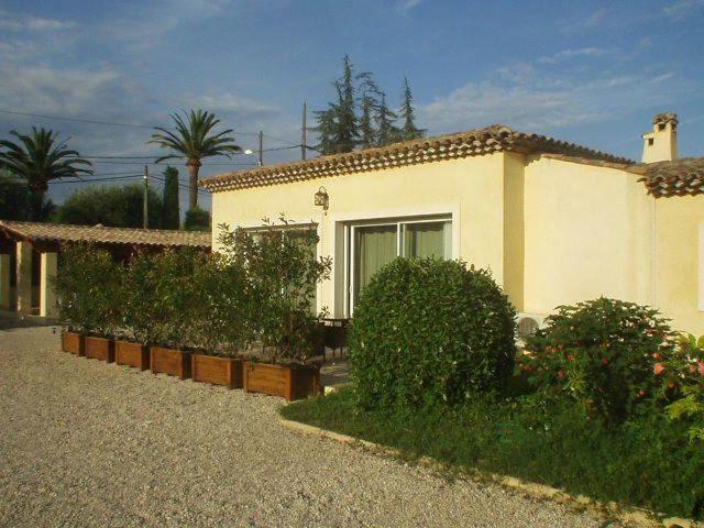 Chambre D'Hotes "La Bastide Des Eucalyptus" Bed and Breakfast Antibes Kamer foto