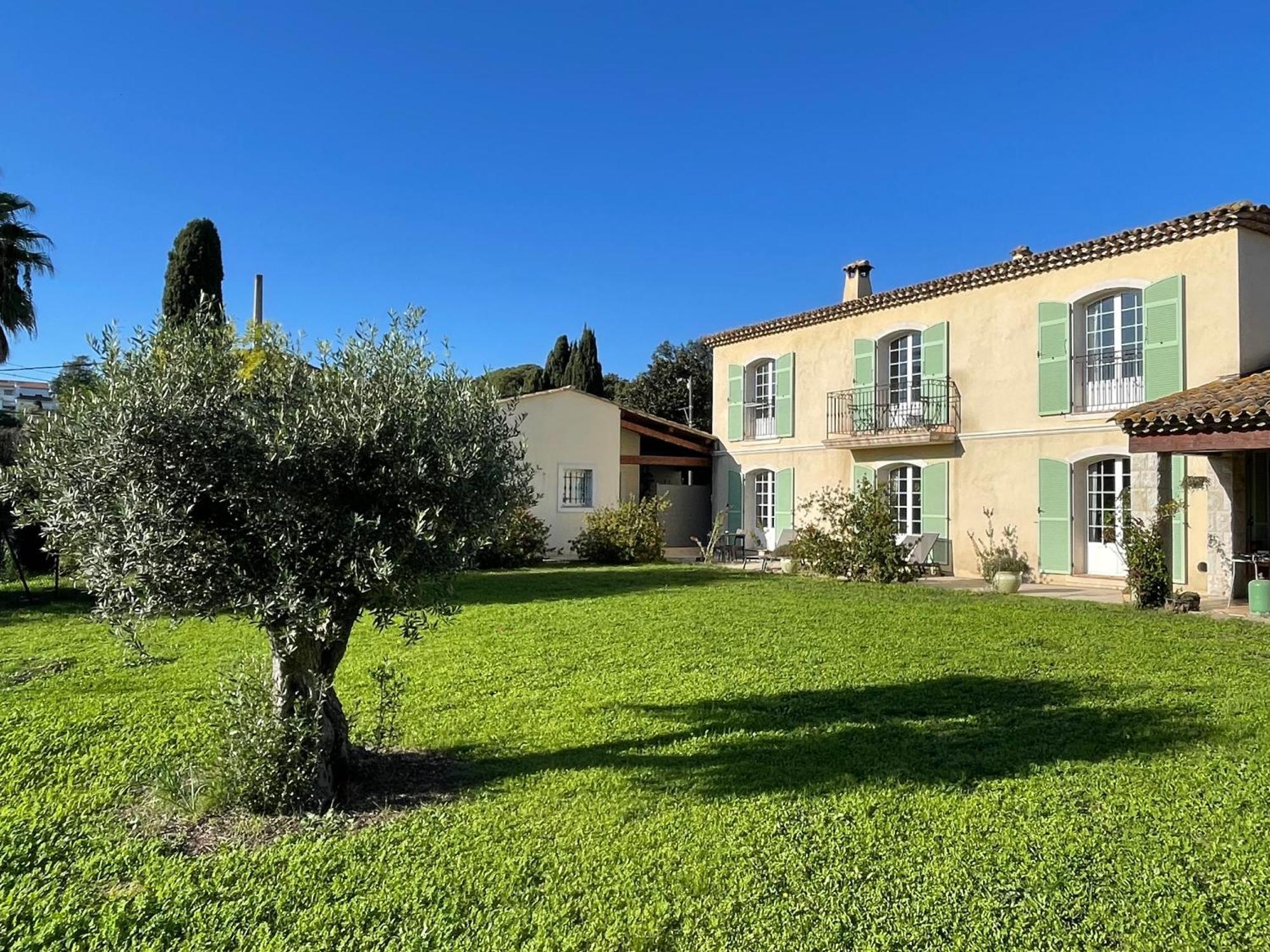 Chambre D'Hotes "La Bastide Des Eucalyptus" Antibes Buitenkant foto